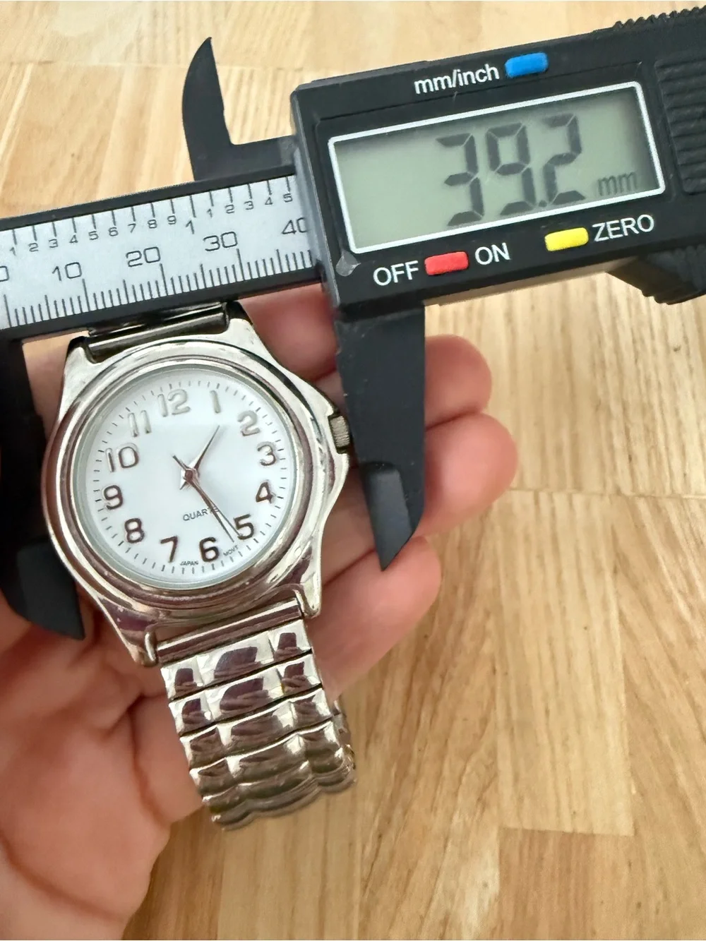 Unbranded silver tone minimal watch NEW BATTERY